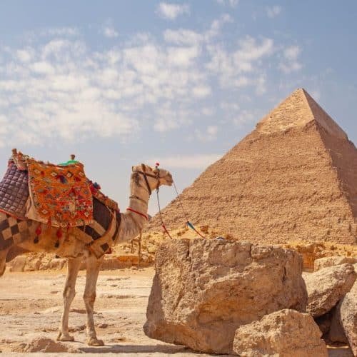 Private Pyramids Tour Giza – Great Pyramid of Khufu at sunrise