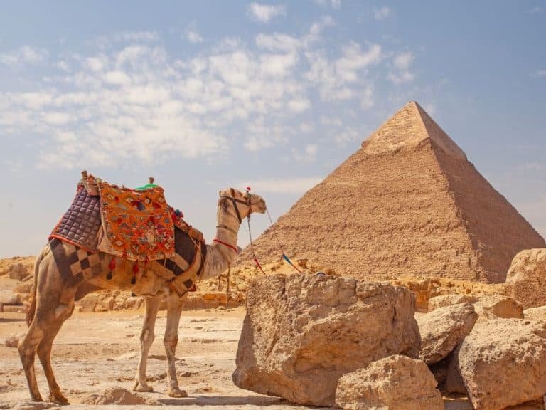 Private Pyramids Tour Giza – Great Pyramid of Khufu at sunrise